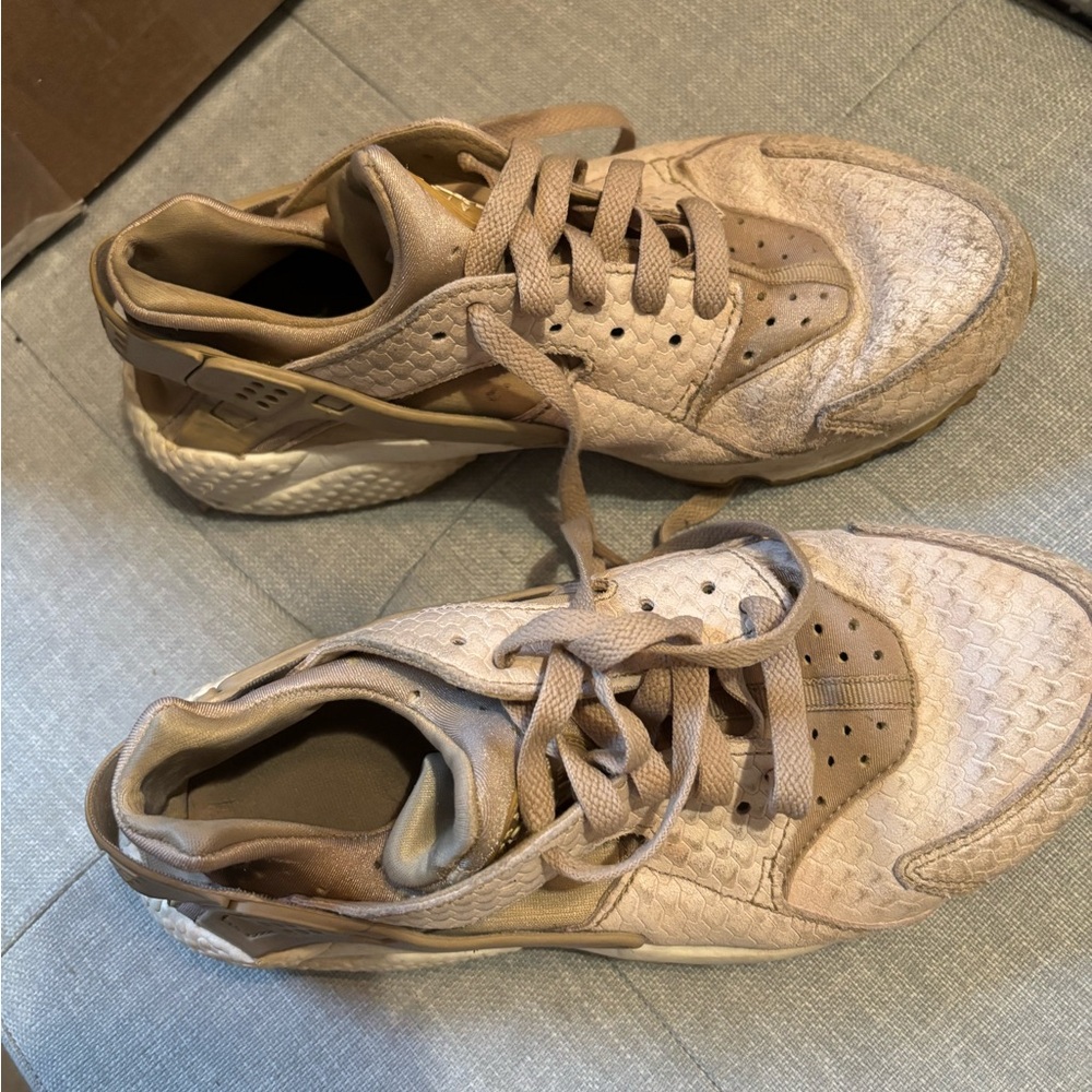 Women’s Nike Air Huarache Run SD (Mushroom). Size 8
